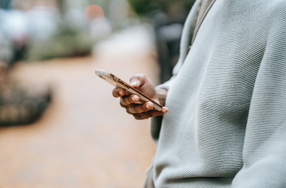 Exploring Mobile Recruiting: 5 Effective Strategies for 2024